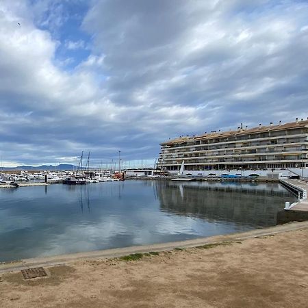 Precioso Apartamento En Primera Linea De Mar L' Escala Екстериор снимка