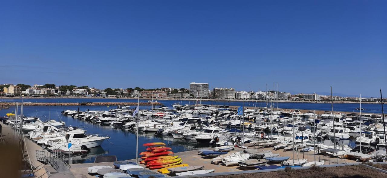 Precioso Apartamento En Primera Linea De Mar L' Escala Екстериор снимка