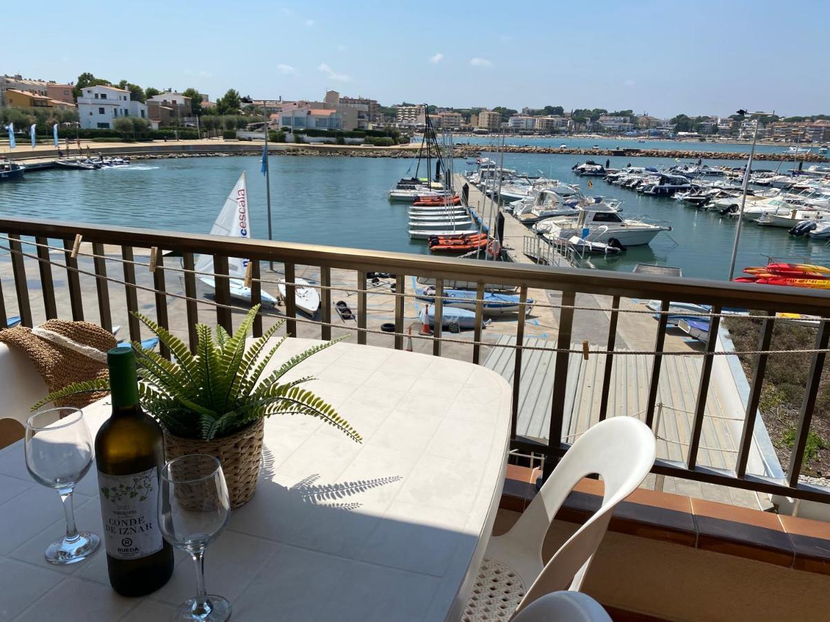 Precioso Apartamento En Primera Linea De Mar L' Escala Екстериор снимка